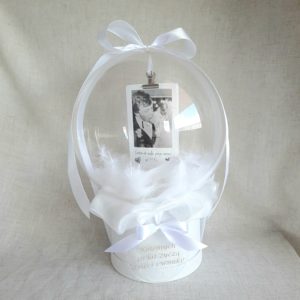 Balon wypełniony piórkami z polaroidem - Biały
